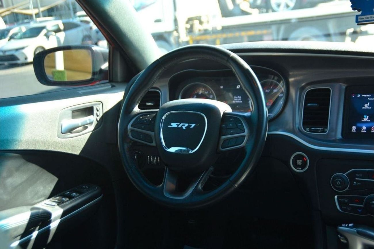 دودج تشارجر SXT Mid 3.6L SRT KIT & WIDR BODE // SUN ROOF //AIR BAGS // VERY GOOD CONDITION