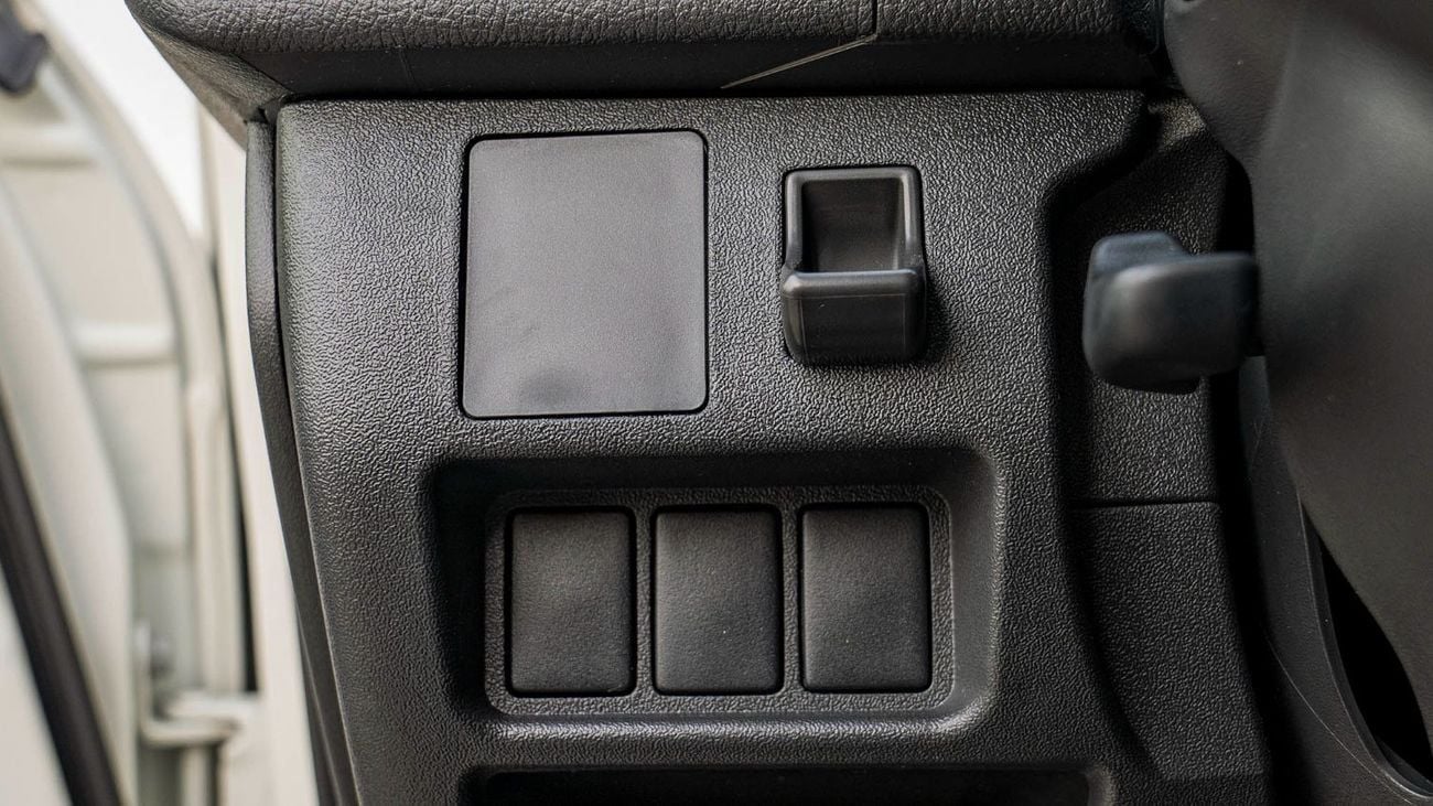 Toyota Hiace TOYOTA HIACE HR 2.7P MT 16 SEATER  - WHITE