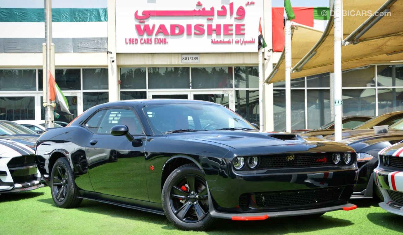 دودج تشالينجر Challenger SXT V6 2020/Leather Seats/SRT Kit/Low Miles/Excellent Condition