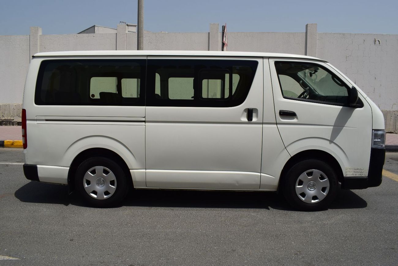 تويوتا هاياس Toyota Hiace Std Roof Bus 13 seater, Model:2015.Excellent condition