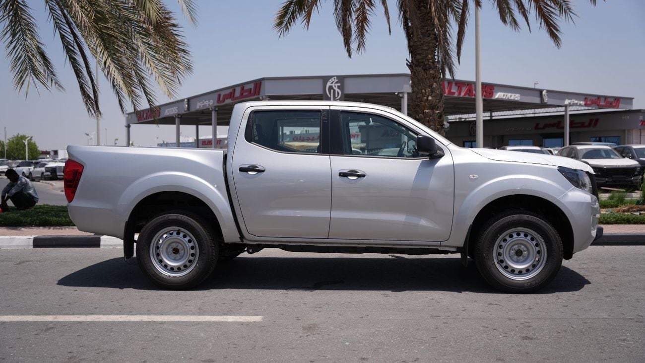 Nissan Navara Nissan Navara  2.5L 4WD Diesel XE MT DCab Plus MY-2023
