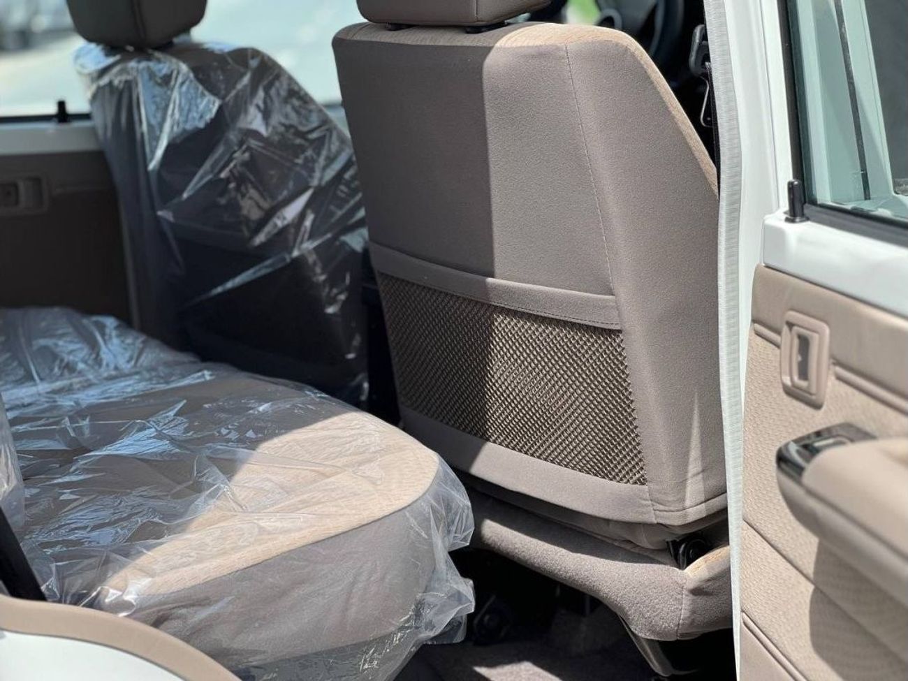 تويوتا لاند كروزر 70 LC76 4.0L PTR M/T // 2025 // HIGH OPTION WITH DVD & BACK CAMERA , POWER WINDOWS , COOL BOX // SPECIA