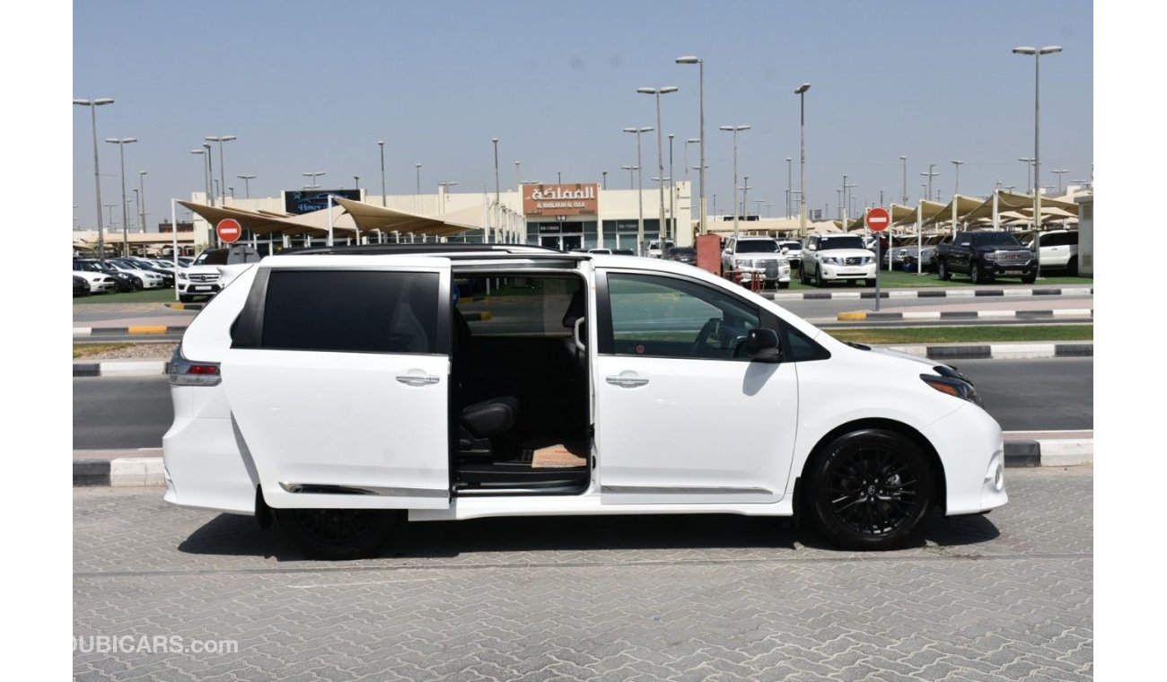 Toyota Sienna SE ( 7 SEATER )