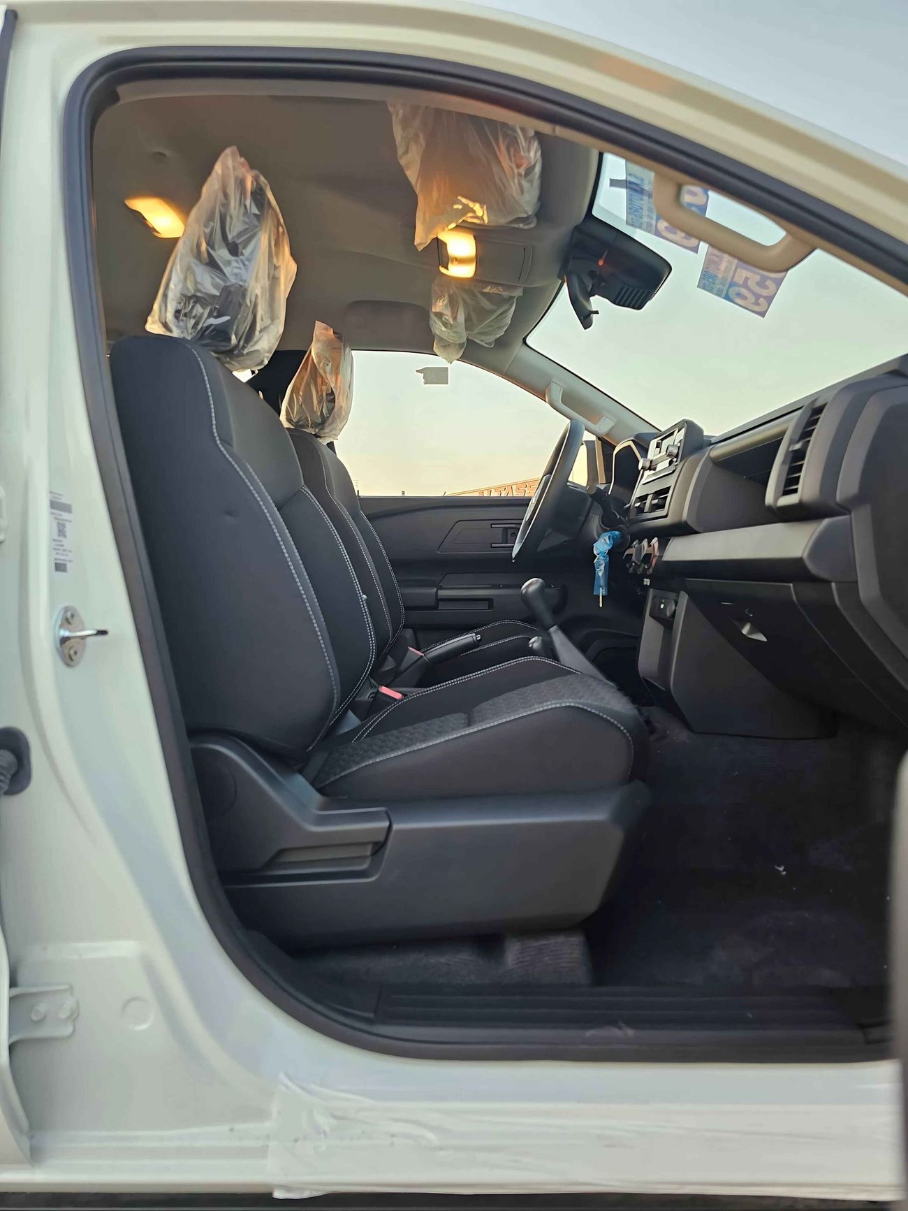 Mitsubishi L200 GLX / DOUBLE CABIN / 2.4L PETROL / MT / ONLY FOR EXPORT(CODE # 68090)