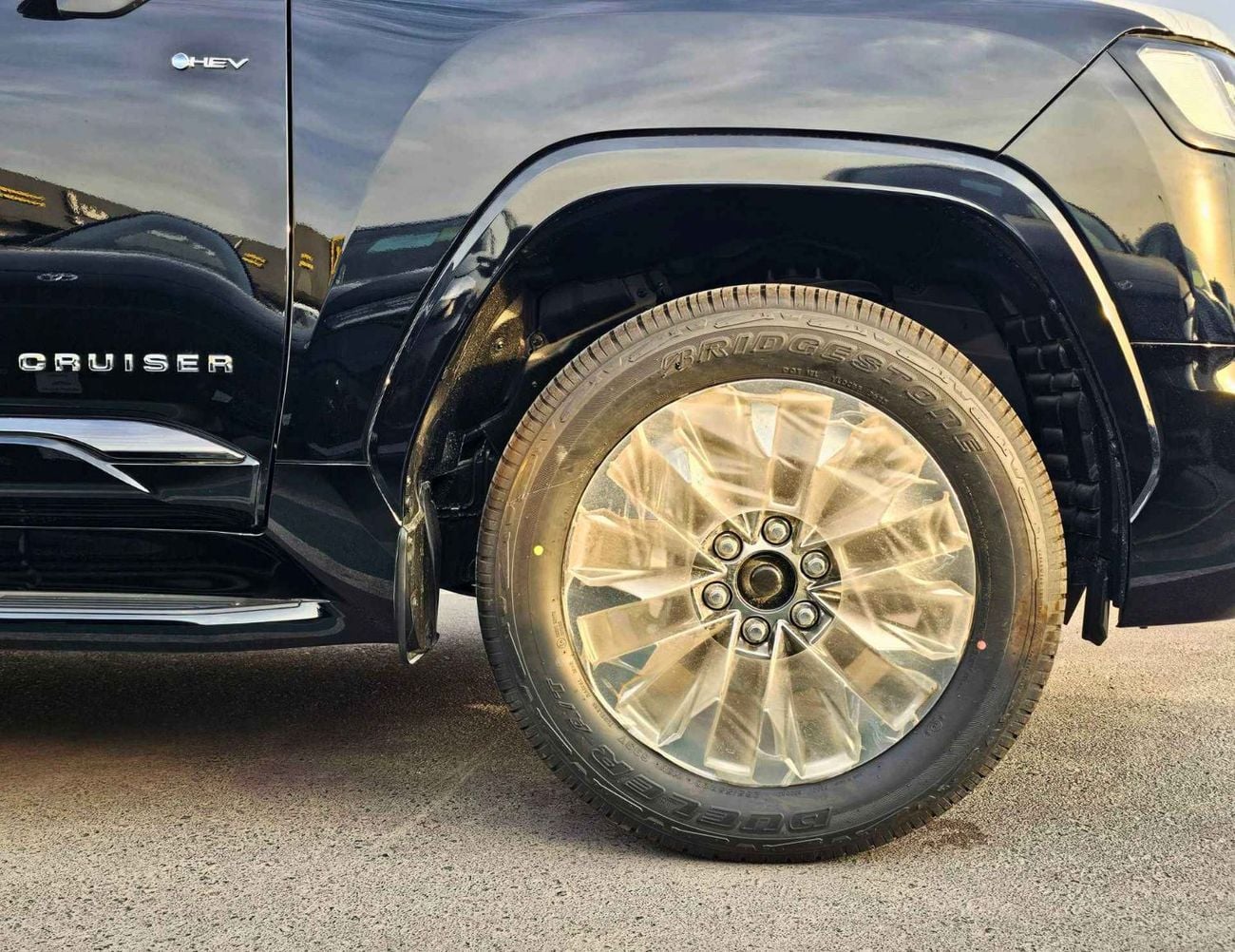 Toyota Land Cruiser VX HYBRID / 3.5L V6 PETROL /RADAR/BIG DVD/JBL SPKRS/COOL BOX/LETAHER WITH MEMORY SEATS (CODE#VXH25)