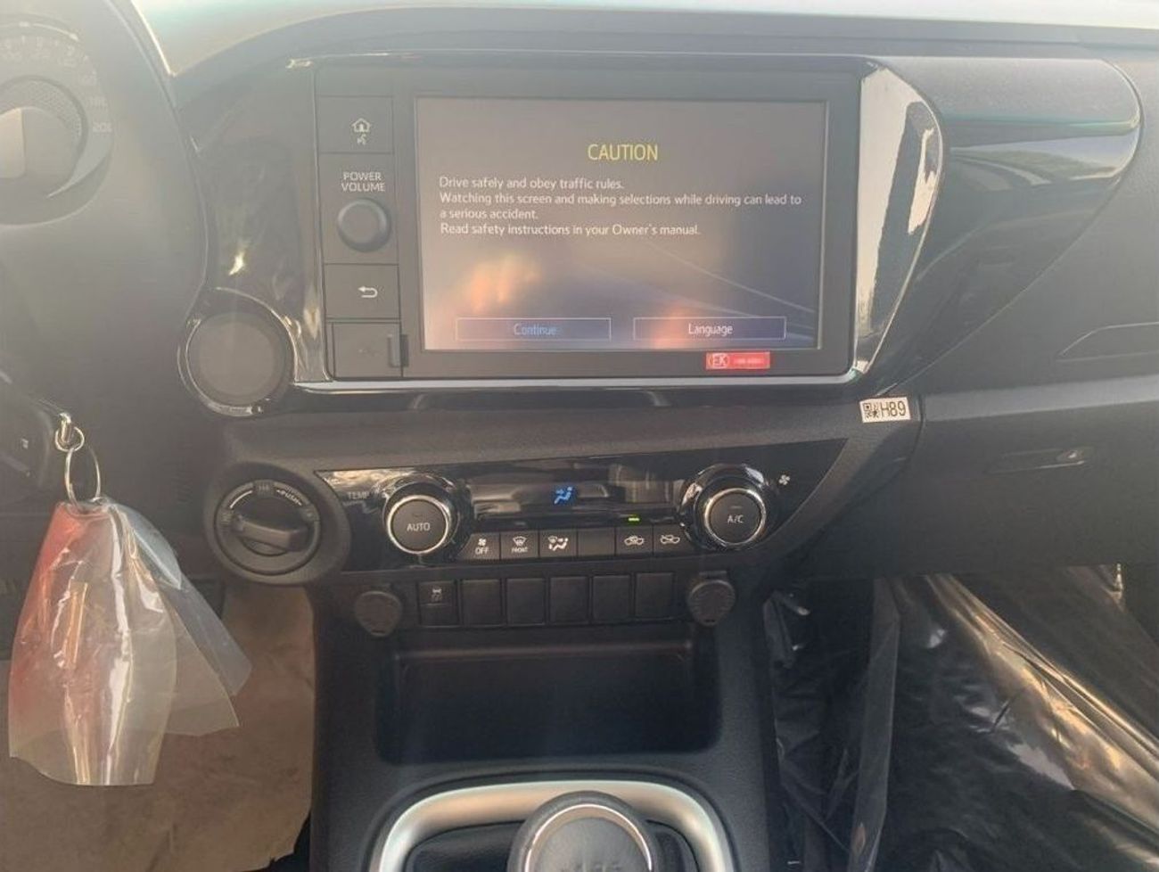 Toyota Hilux HI-LUX DC - SR5 - 4WD M/T V4 2.4L DSL - POWER OPTION - DOUBLE AC - 23MY