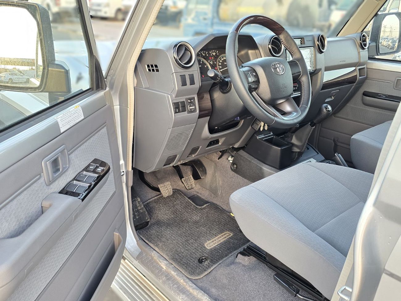 Toyota Land Cruiser 70 2024 Land Cruiser LC76 4.5L V8 Diesel MT