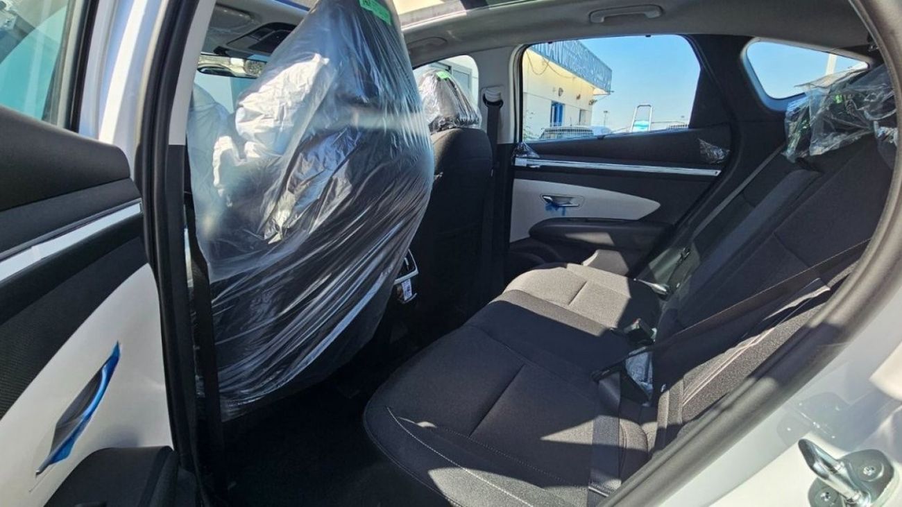 Hyundai Tucson Hyundai Tuscon 1600cc PETROL MO 4X2 WITH PANORAMIC SUNROOF (EXPORT ONLY)