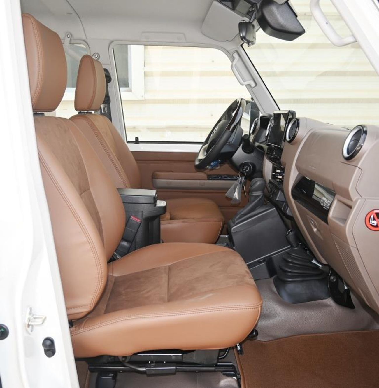 تويوتا لاند كروزر بيك آب 2.8 FULL OPTION