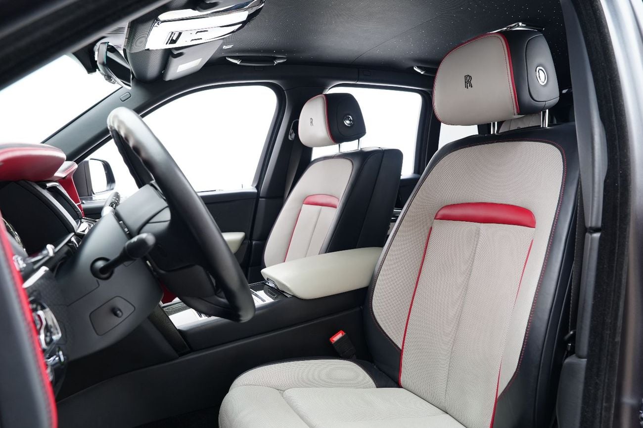 Rolls Royce Cullinan BLACK BADGE , FACELIFT, Rear VIP Seats w/ Screens, Starlight, Bespoke Audio, GCC Specs!