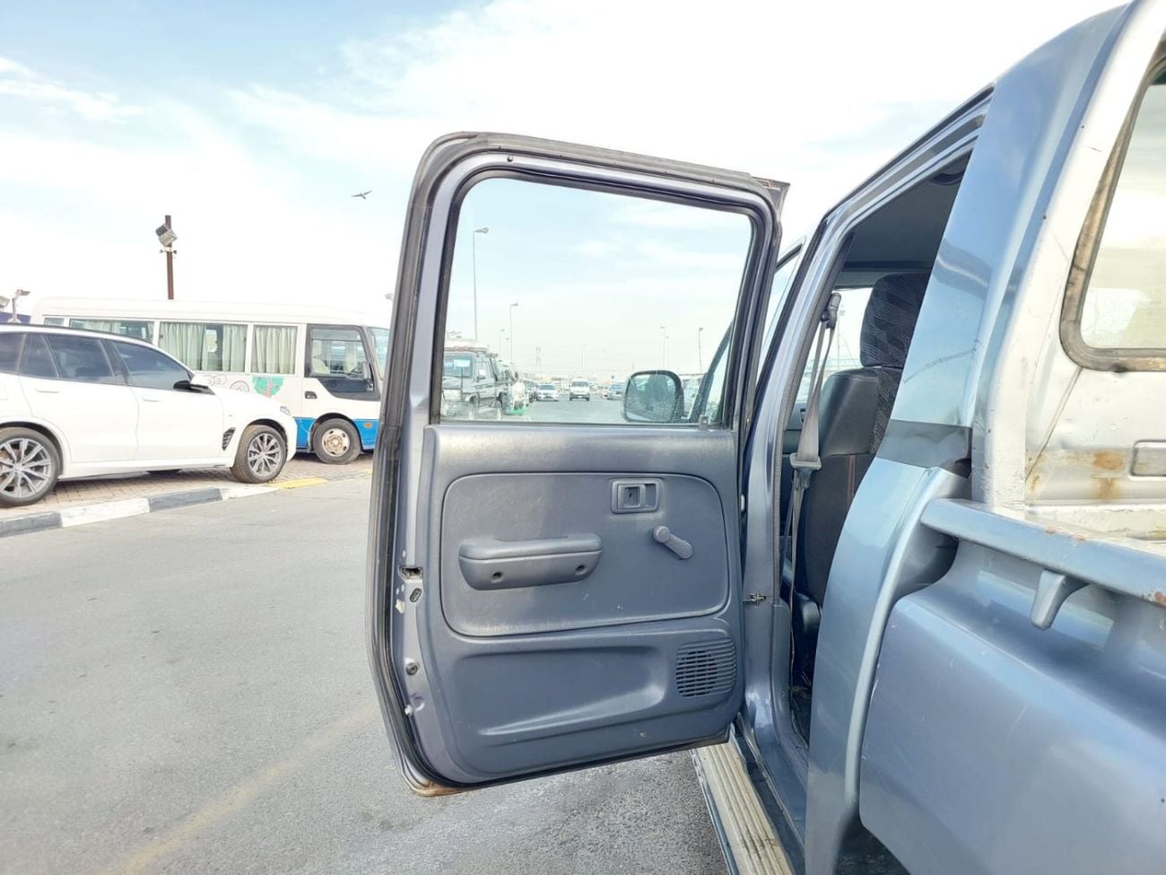 تويوتا هيلوكس (RAMADAN OFFER) TOYOTA HILUX PICKUP RHD 1999 MODEL 3.0 L DIESEL MANUAL(PM18236)