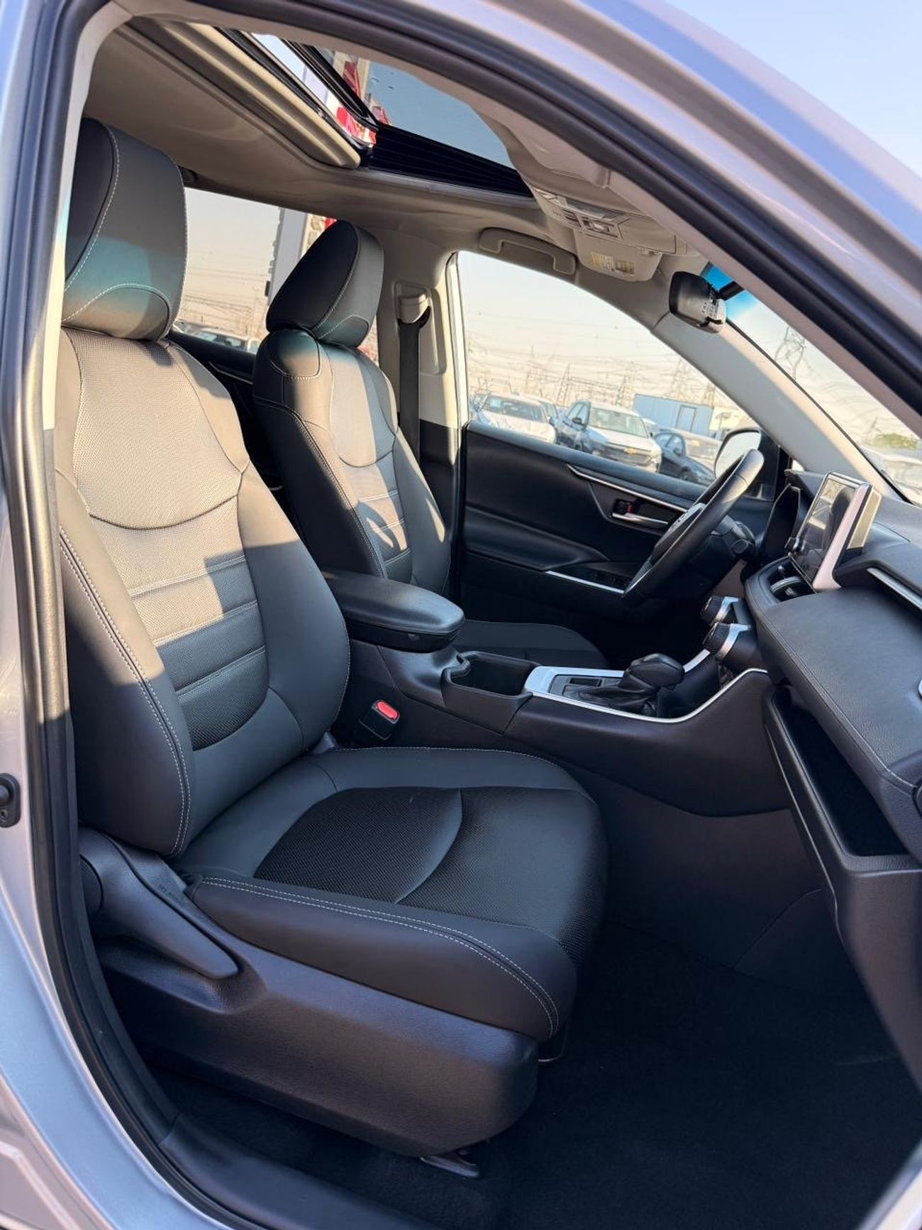 تويوتا راف ٤ XLE 2.5L Full option