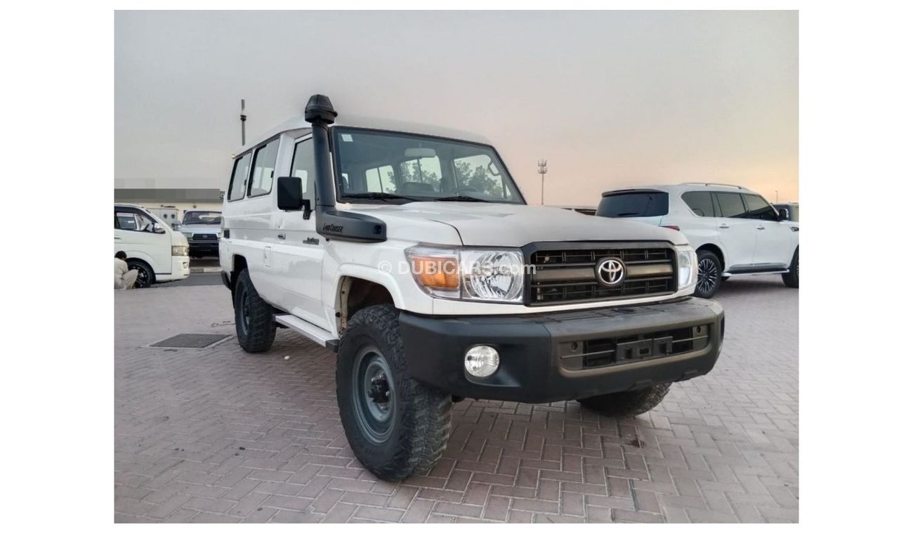 Toyota Land Cruiser 70 TOYOTA LAND CRUISER HARD TOP LEFT HAND DRIVE(PM83007)