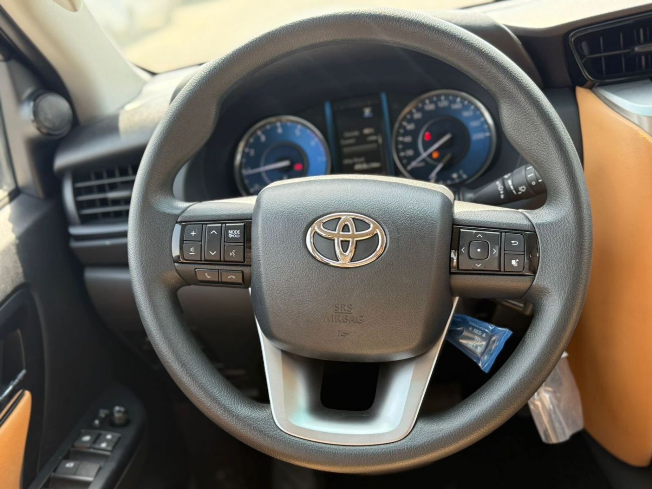 Toyota Fortuner TOYOTA FORTUNER 2.7L Petrol 4X4 Full Option 2025 Model