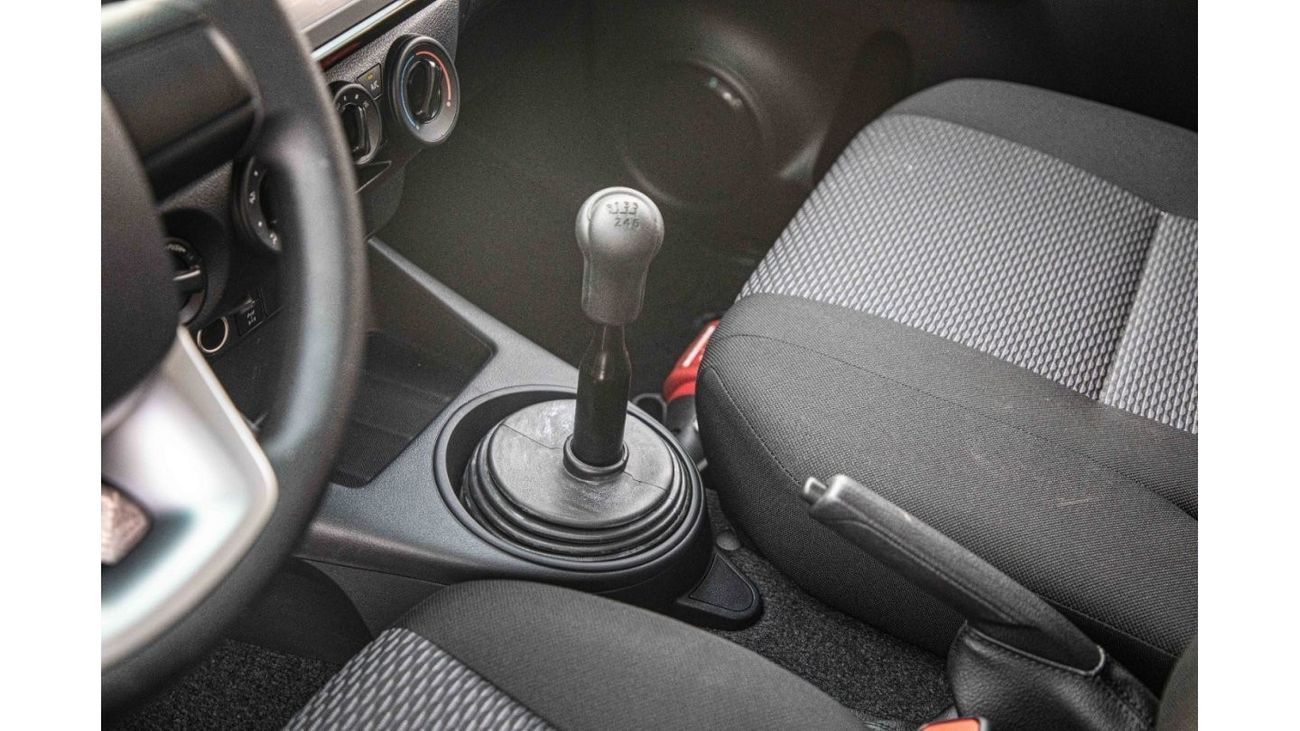 Toyota Hilux 2023 Toyota Hilux 4x4 DC 2.4 DLS - Silver inside Black