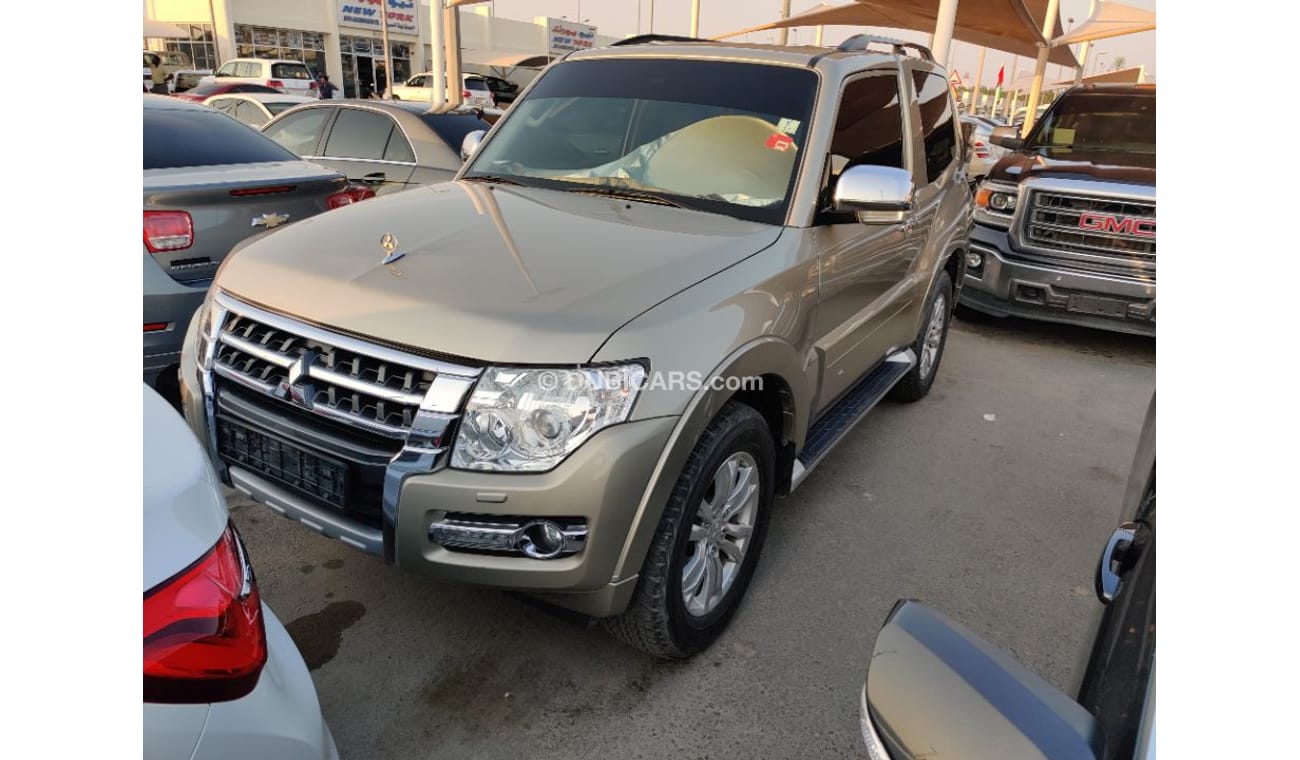 Mitsubishi Pajero 2016 Gls 3.8 ltr Sport 3 doors full options gulf specs
