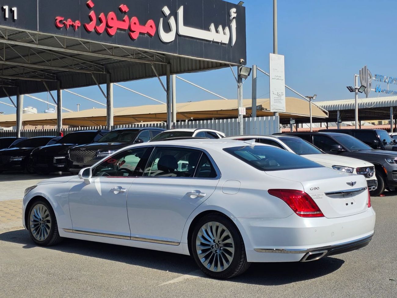 جينيسس G90 Royal 5.0L (407 HP) RWD