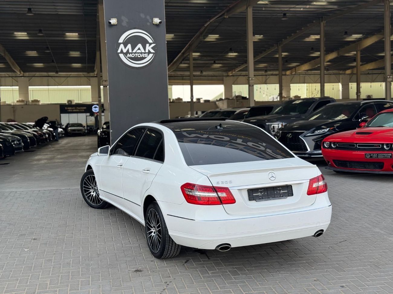 Mercedes-Benz E300 3.0L V6 / FULL OPTION PANORAMIC SUNROOF / KEYLESS ENTRY / KEYLESS START / ENTERED IN SYRIA CUSTOMS F