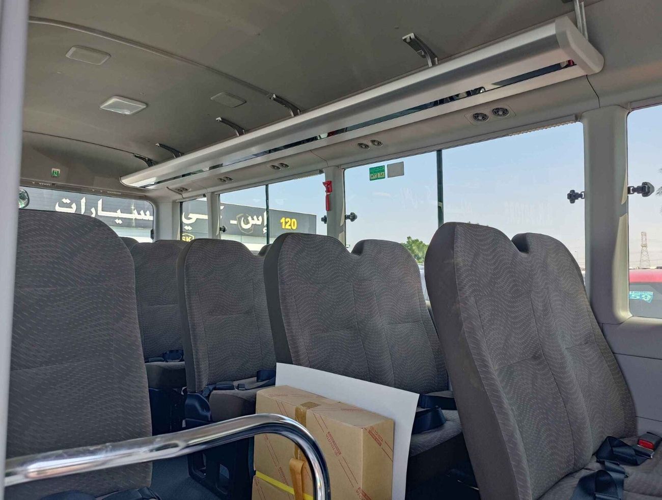 Toyota Coaster 4.2L V6 DIESEL / 23 STR M/T / AUTO DOOR /  LUGGAGE RACKS (CODE # CD42B)