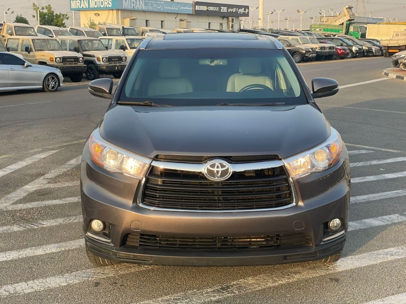 تويوتا هايلاندر 2014 Toyota Highlander XLE 3.5L V6 Full Option 7 Seater  With Side Steps -