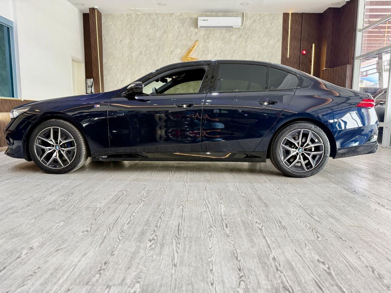 بي أم دبليو 520i BMW 520I M SPORT 2024 UNDER WARRANTY FULL OPTION