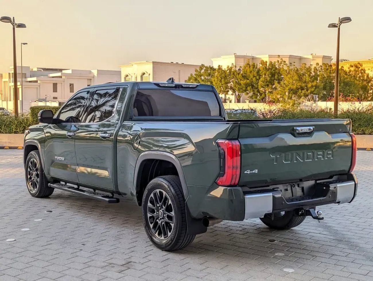 تويوتا تاندرا CREWMAX LIMITED EDITION 4X4 PANORAMIC ROOF IN EXCELLENT CONDITION