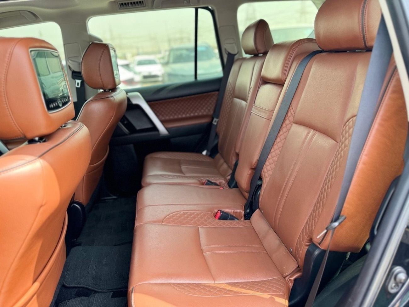 Toyota Prado VXR Toyota prado 2017 V4 black color full options