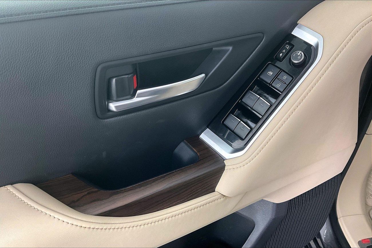 Toyota Land Cruiser GXR | National Day Celebration | Guaranteed Warranty | 0 Down Payment