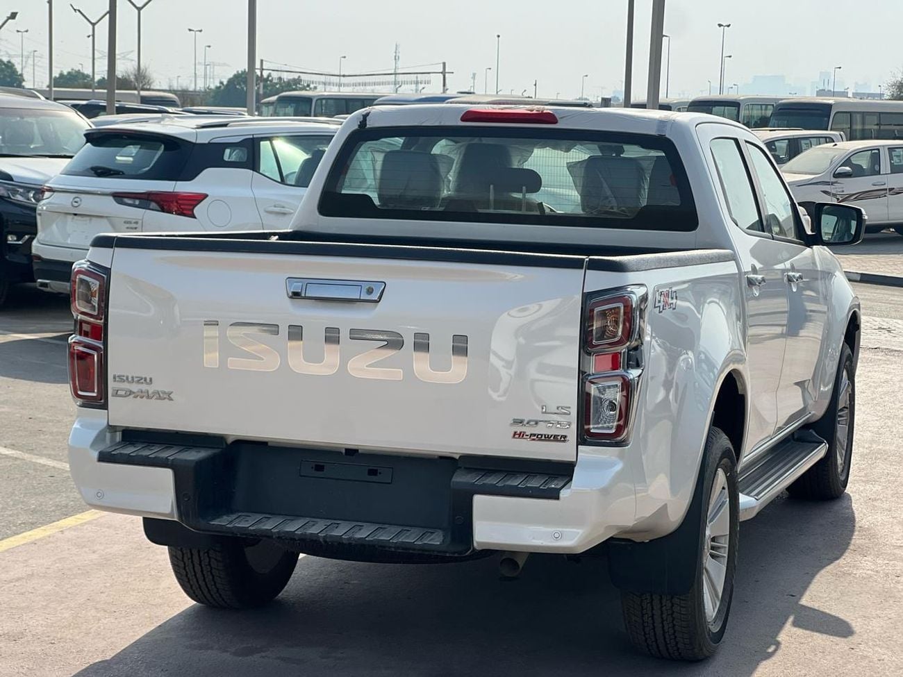 إيسوزو D ماكس 3.0L Crew Cab 4WD LS (A/T)