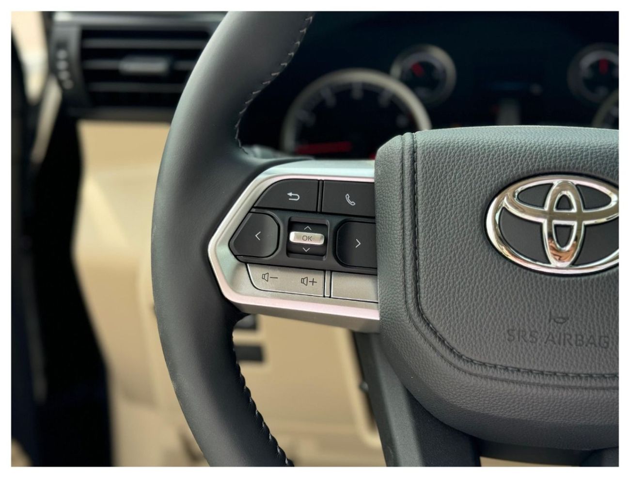 Toyota Land Cruiser GXR 4.0L FULL OPTION WITH SUNROOF AND COOLING BOX