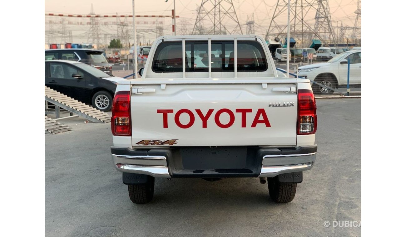Toyota Hilux Pick Up 4x4 2.7L Gasoline with Chrome Bumper