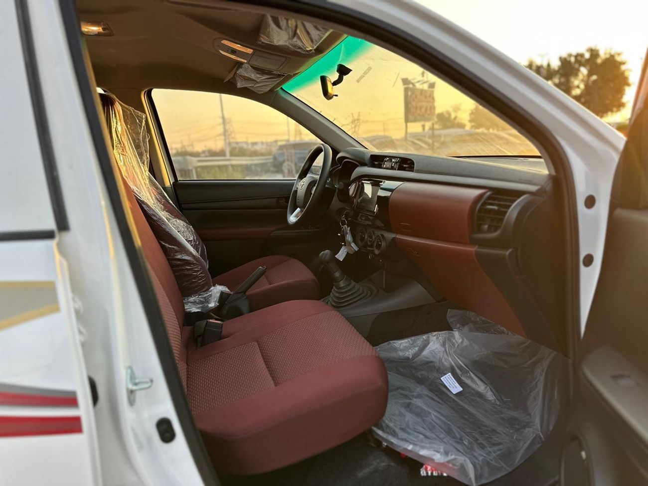 تويوتا هيلوكس 2025 HILUX 4X2 2.7L PETROL AT BASIC PWR WIN BRAND NEW 0KM