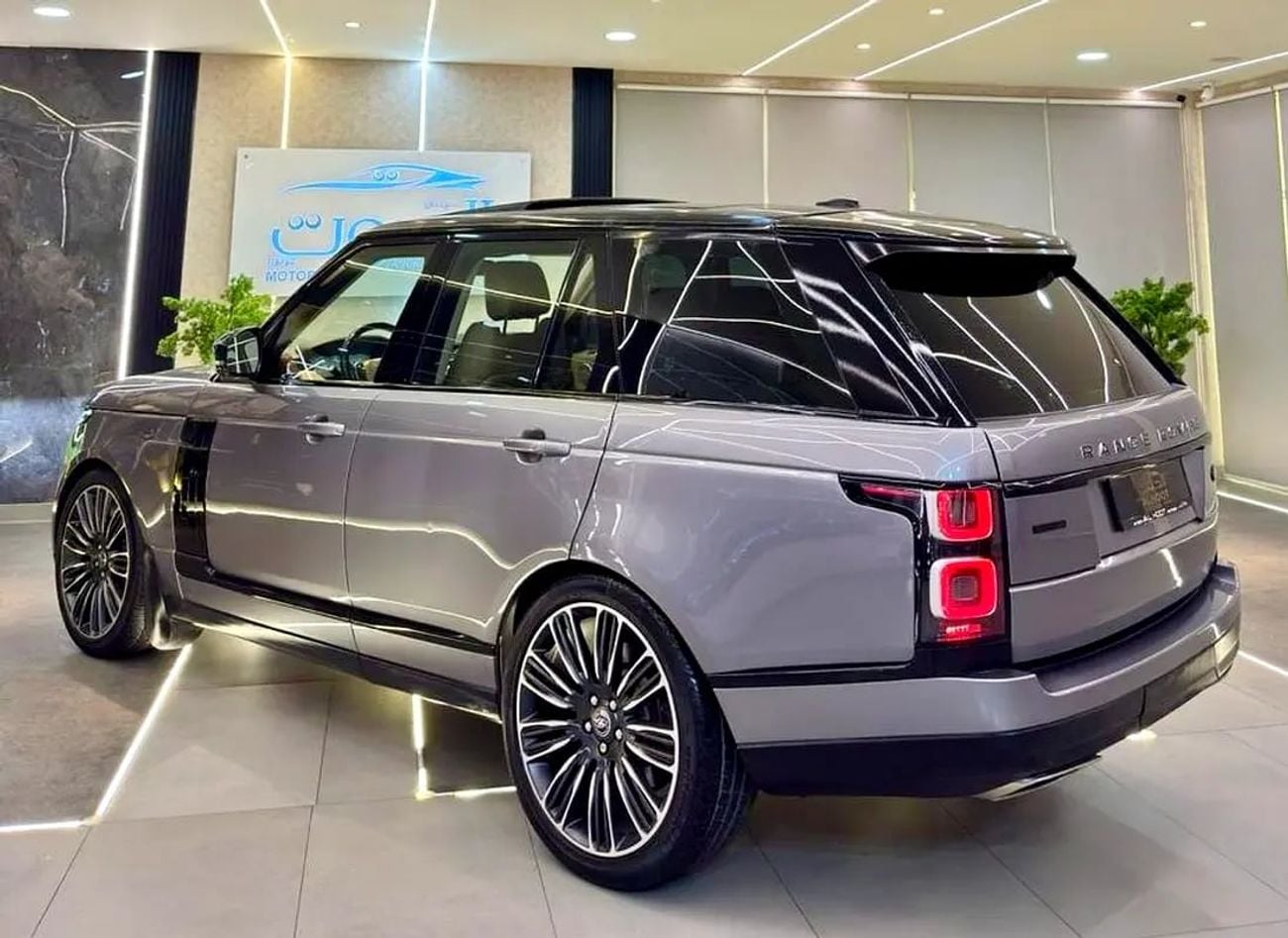 Land Rover Range Rover FACELIFT RR VOGUE || SUPERCHARGED || GCC SPECS || TOP RANGE || PANORAMIC