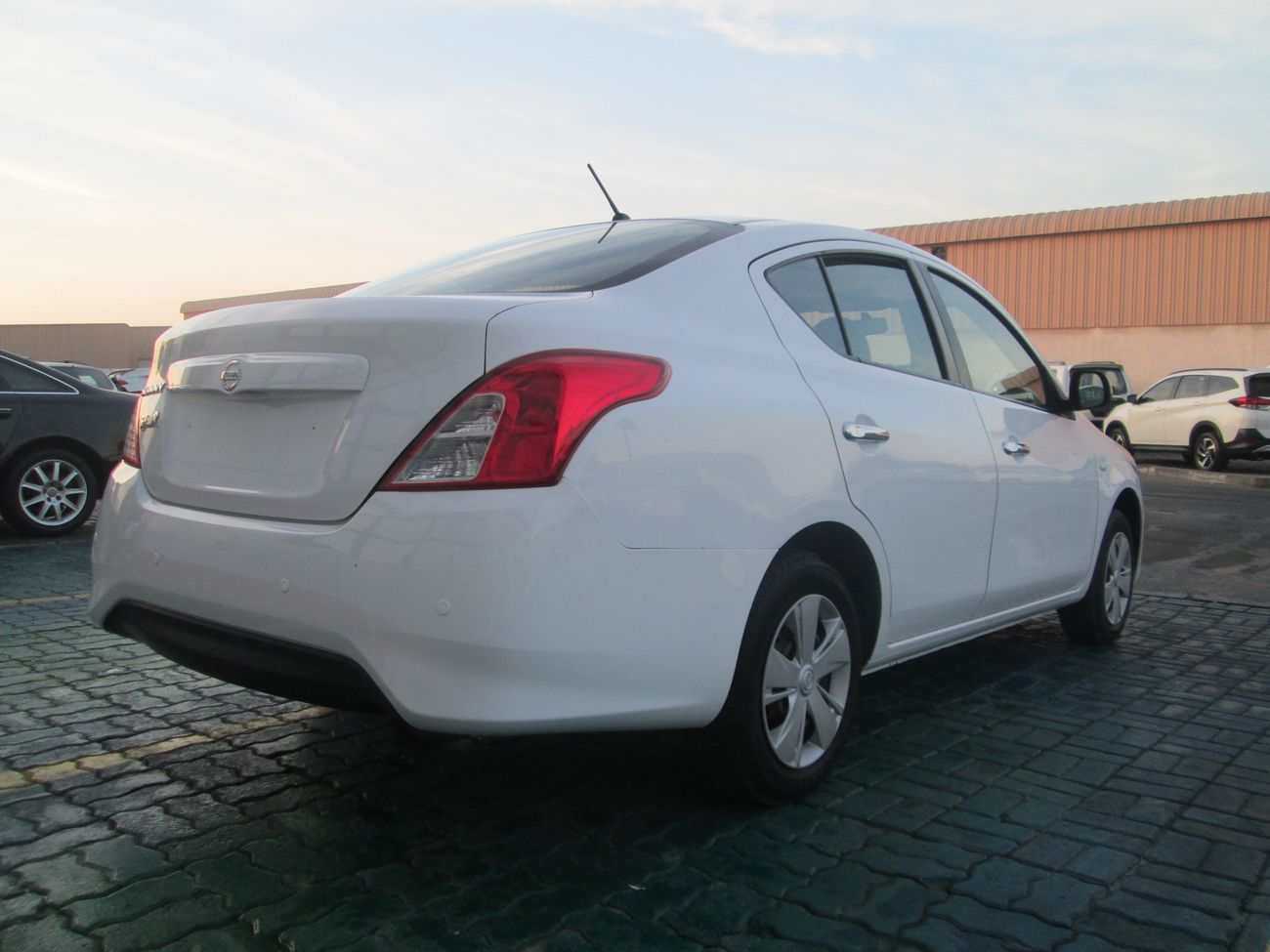 نيسان صني 1.5L New Condition Excellent Drive GCC