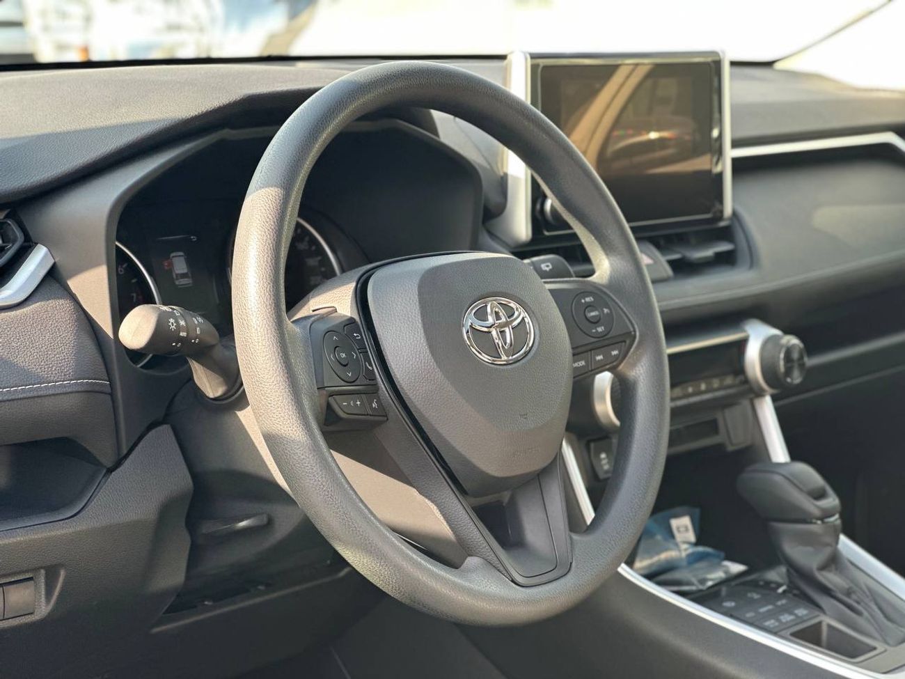 Toyota RAV4 2.5L PTR A/T // 2025 // Mid With Sunroof , Wireless Charge , DVD&Back Camera // Special Offer // By 