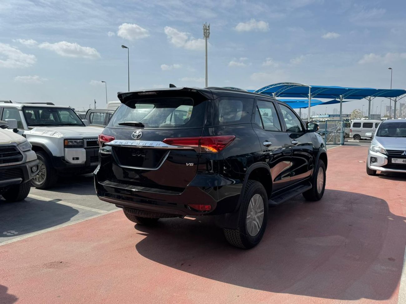 تويوتا فورتونر TOYOTA FORTUNER MID OPTION 4.0L 2025