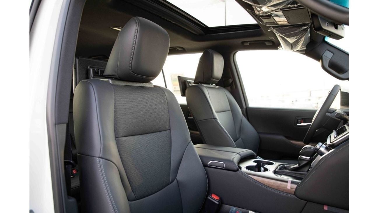 Toyota Land Cruiser 2023 Toyota Land Cruiser 4.0 GXR High - White Pearl inside Black | Export Only