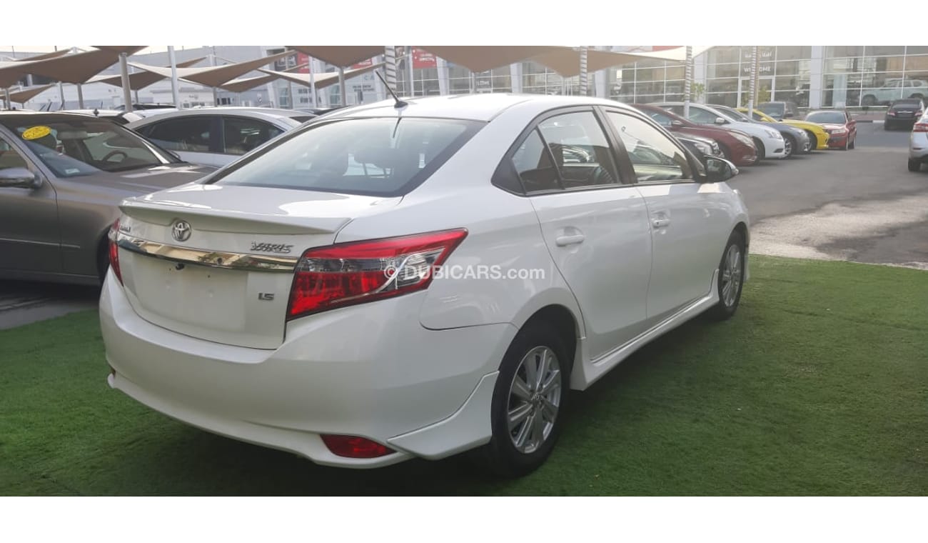 تويوتا يارس خليجى - جناح خلفى-  مثبت سرعة - كاميرا خلفية - رنجات - بحالة ممتازة لاتحتاج لاى مصاريف