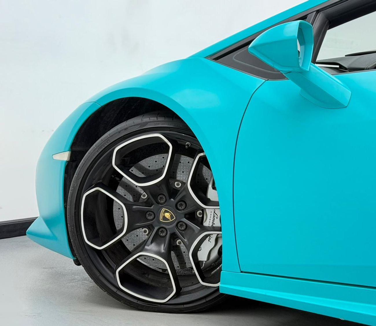 Lamborghini Huracan 2017 Lamborghini Huracan LP610-4 Spyder ,Full Service History ,GCC