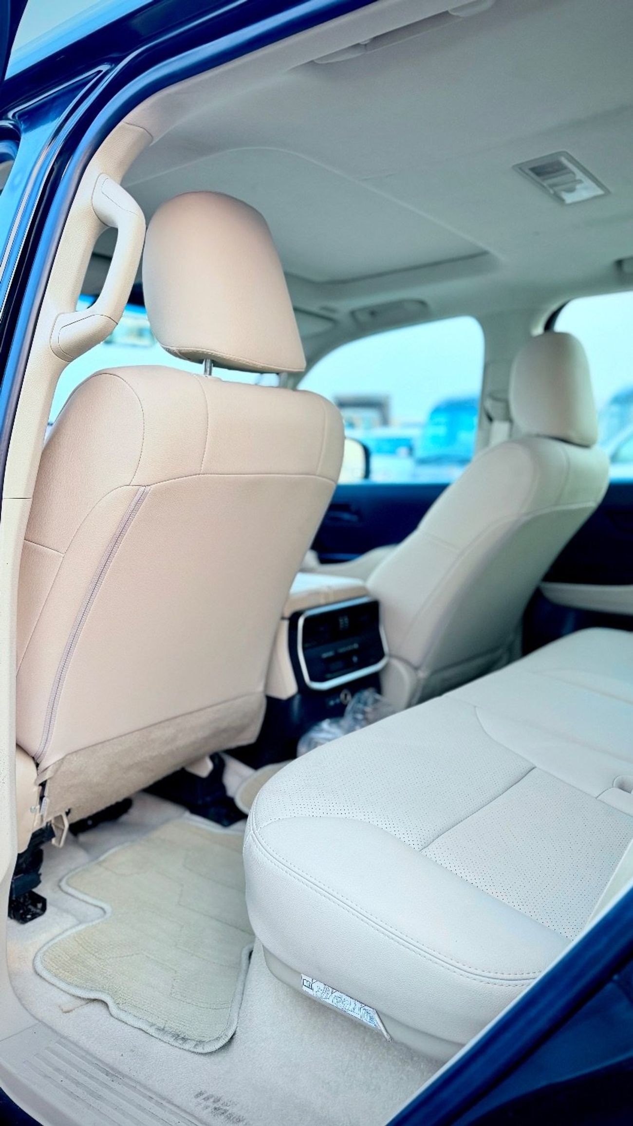 Toyota Land Cruiser 2022 model GXR Full Option Top Of The Range