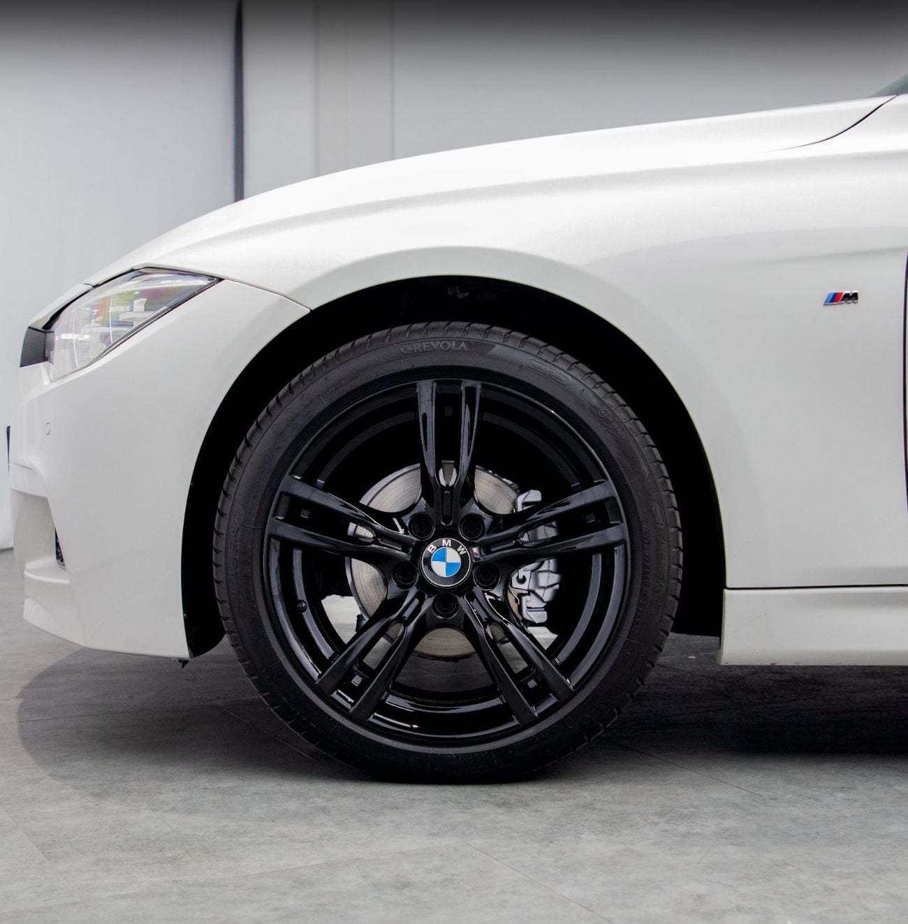 بي أم دبليو 318i M SPORTS