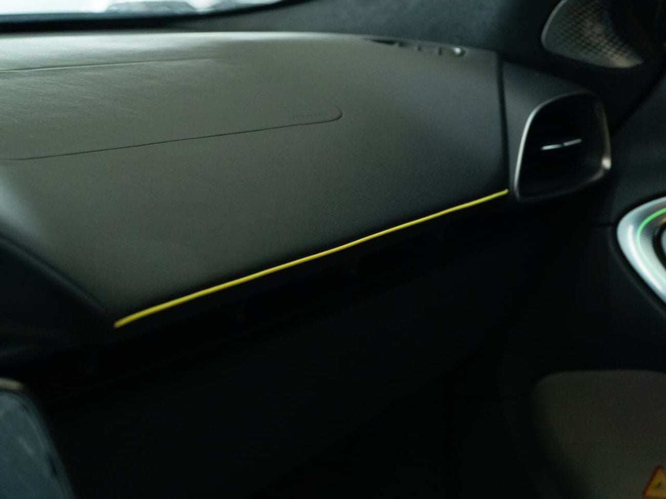 McLaren Artura 2024 McLaren Artura Plug-In Hybrid | KOREAN Specs | Like New