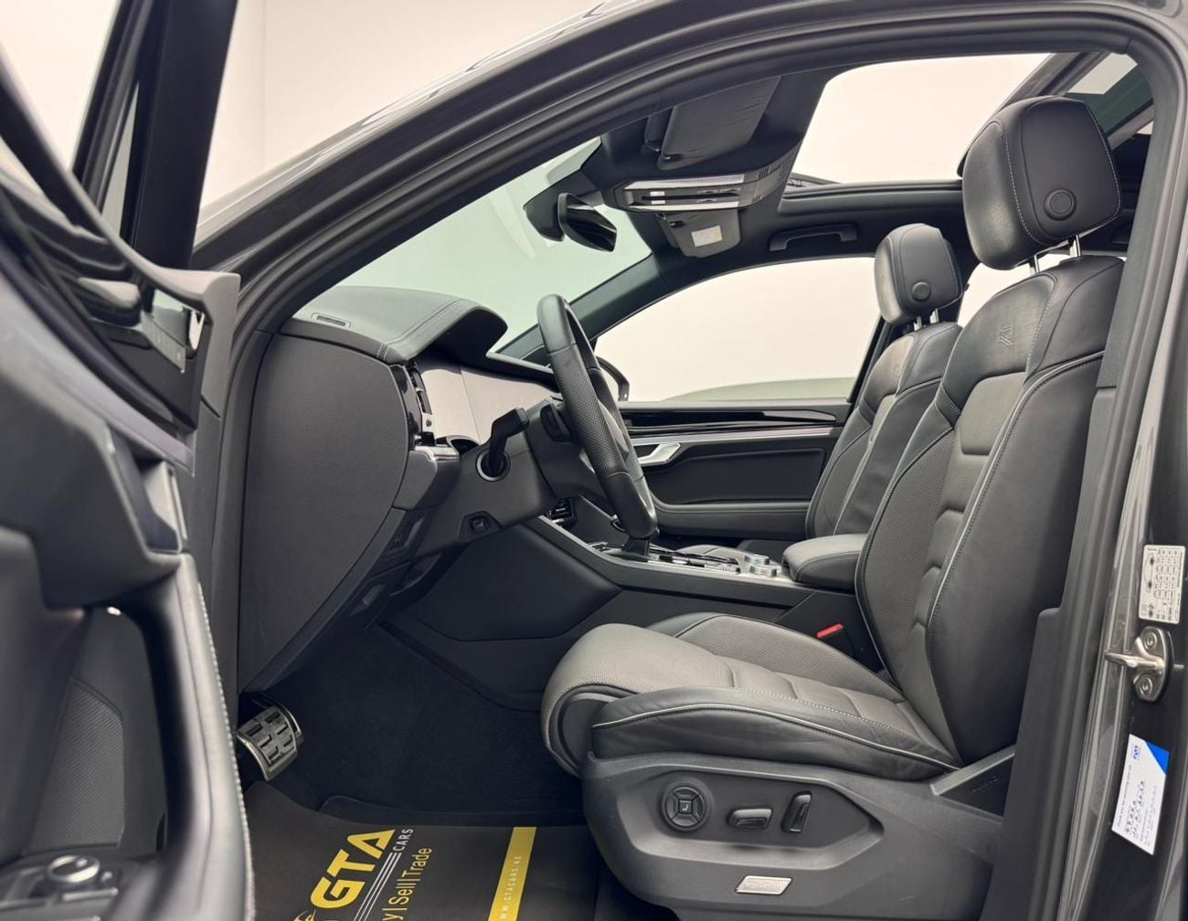 Volkswagen Touareg R-Line 3.0L 4WD 2023 Volkswagen Touareg R-Line, 2026 Volkswagen Warranty, 2028 VW Service Pack, GCC