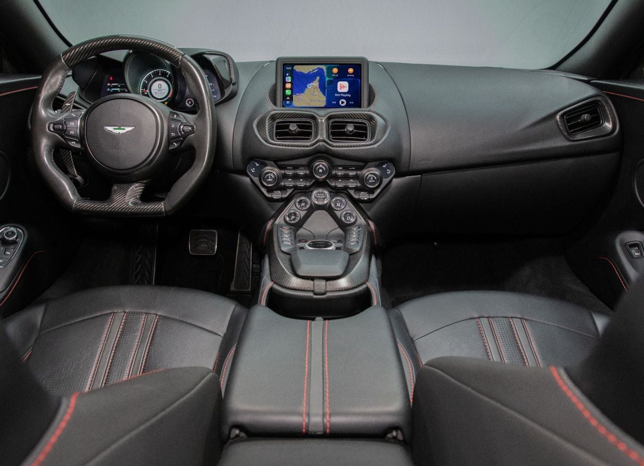 Aston Martin Vantage Standard V8