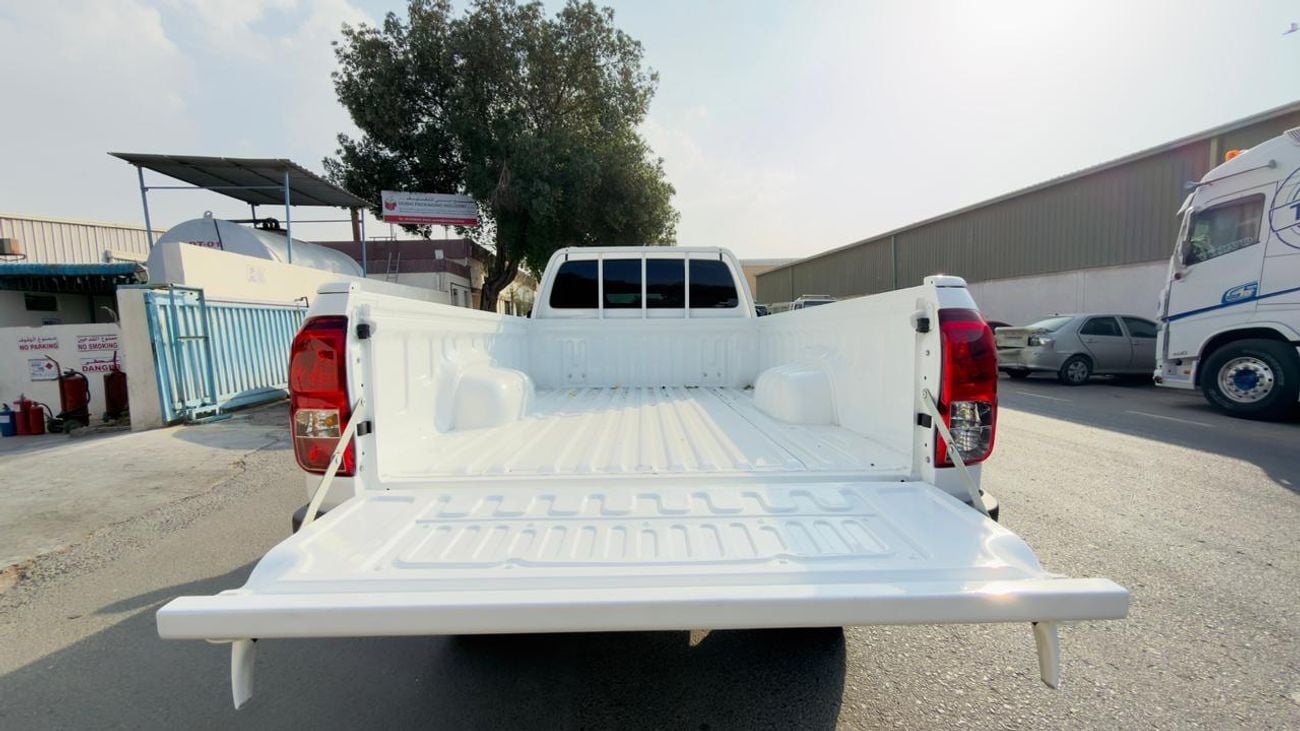 Toyota Hilux SINGLE CABIN | MANUAL TRANSMISSION | LEATHER SEATS | 4WD | 2023