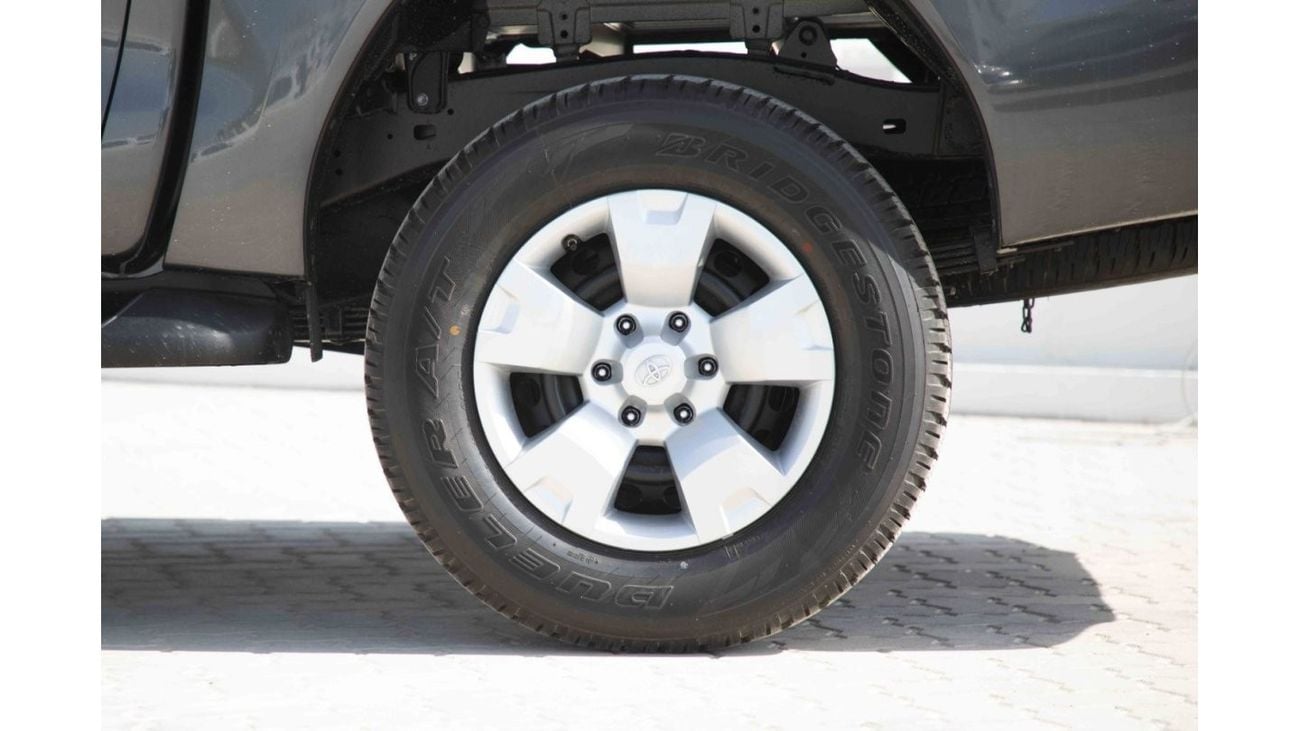 Toyota Hilux 2024 Toyota Hilux 4x4 DC 2.4 - Grey inside Red