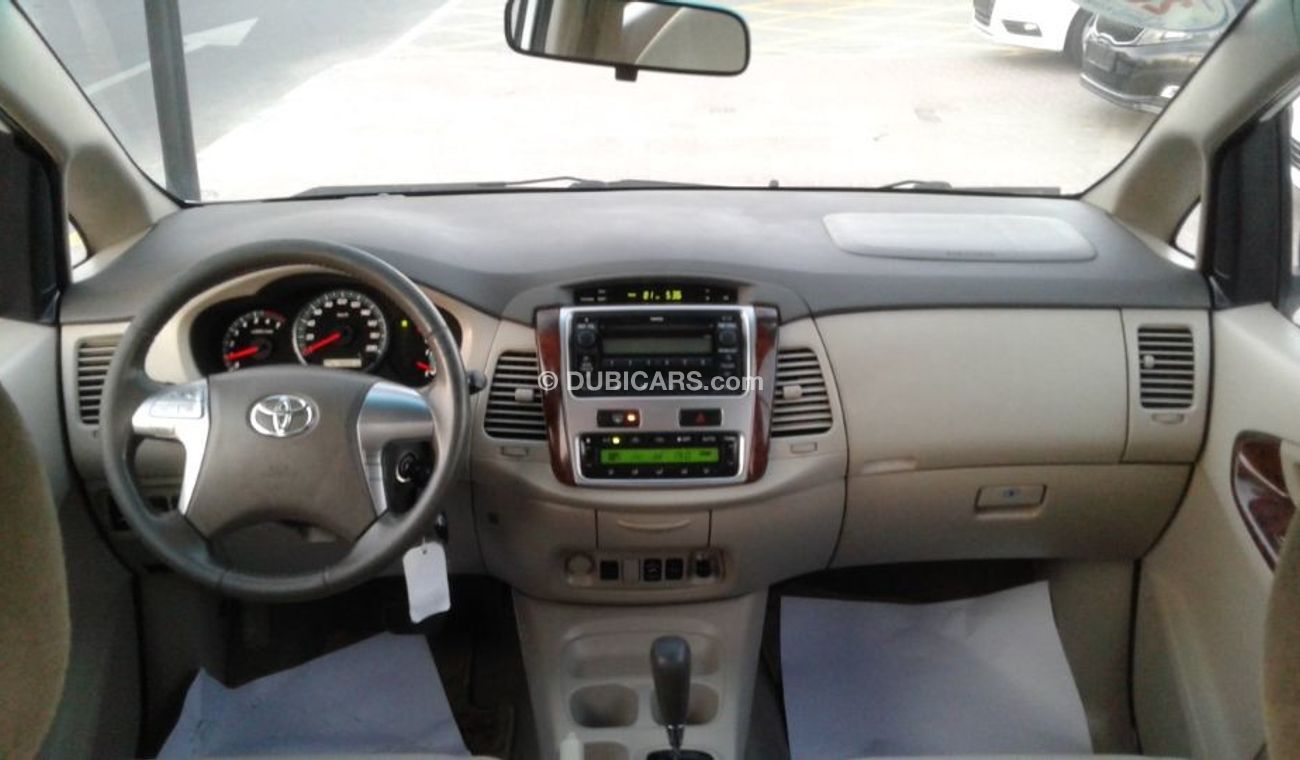 تويوتا إينوفا ابيض خليجى 2015 فتحة سقف رقم 1فل ابشن كامل بحالة جيدة