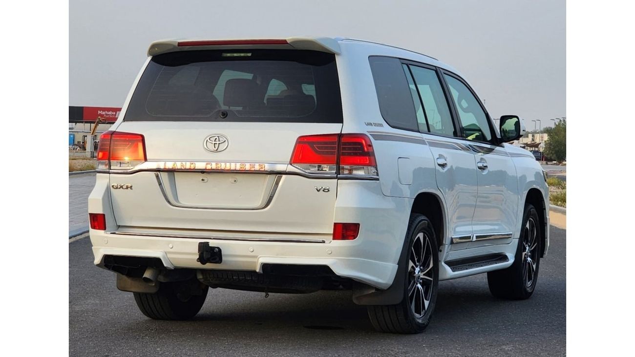 تويوتا لاند كروزر facelifted