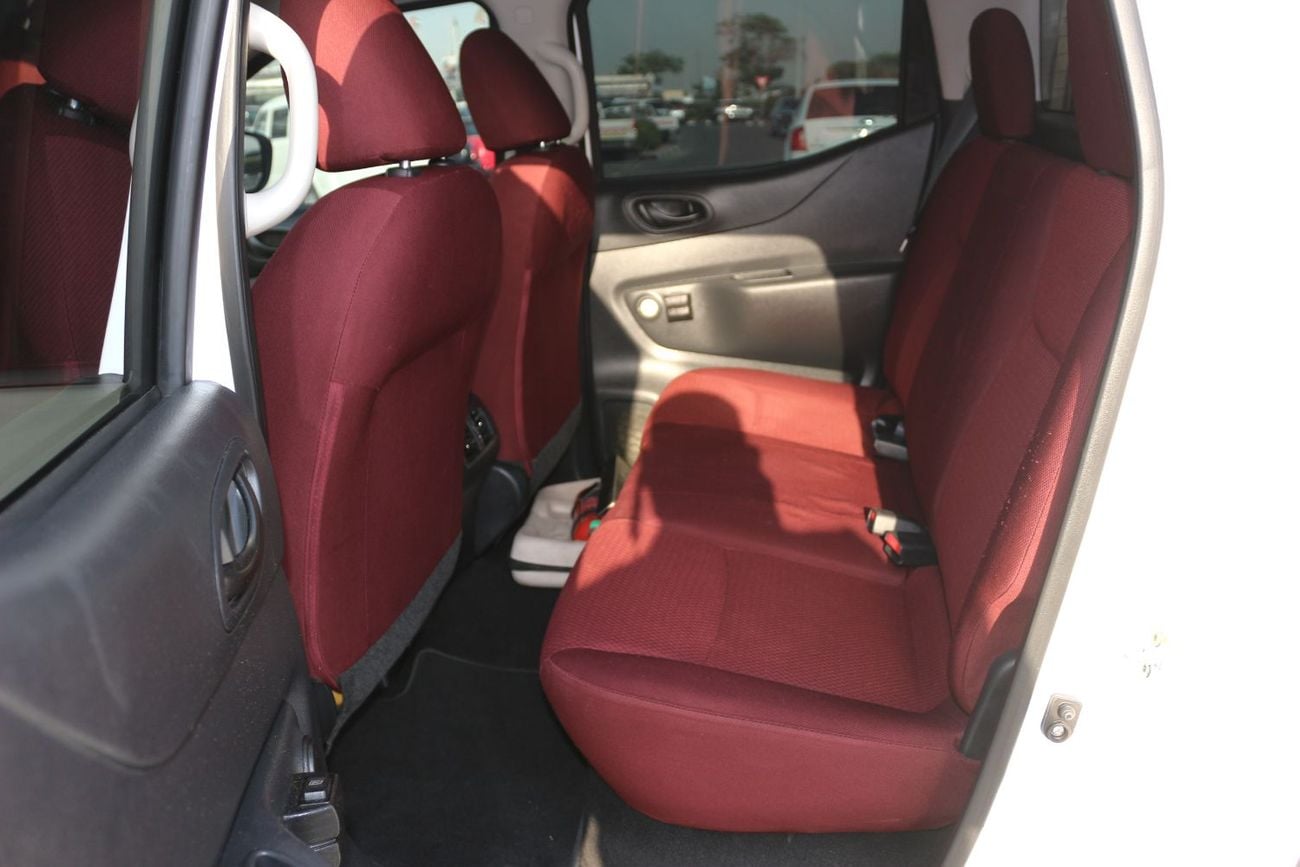 Nissan Navara G 2.5L 4WD A/T NISSAN NAVARA 2019 FULL AUTOMATIC GCC 4X2