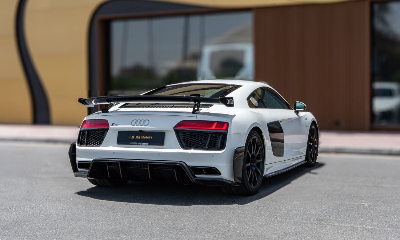 Audi R8 V10 PLUS GCC Specs | Very Clean And Low Mileage | Carbon Package